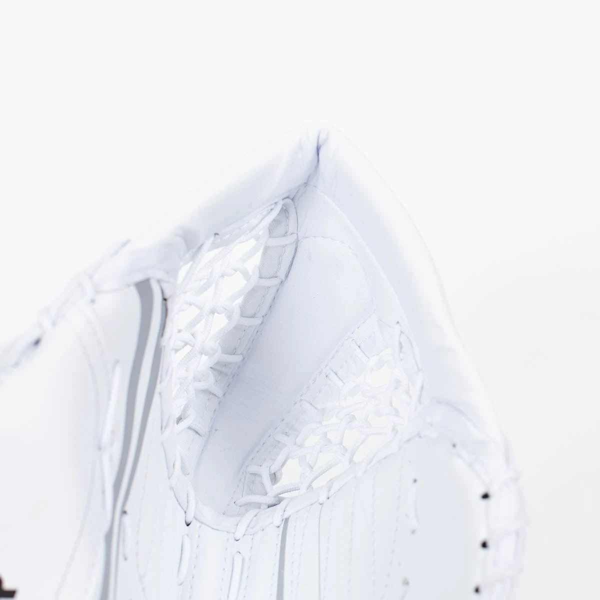 Bauer Vapor X2.7 Junior Goalie Catcher 5 Bauer Vapor X2.7 Junior Goalie Catcher - Image 3