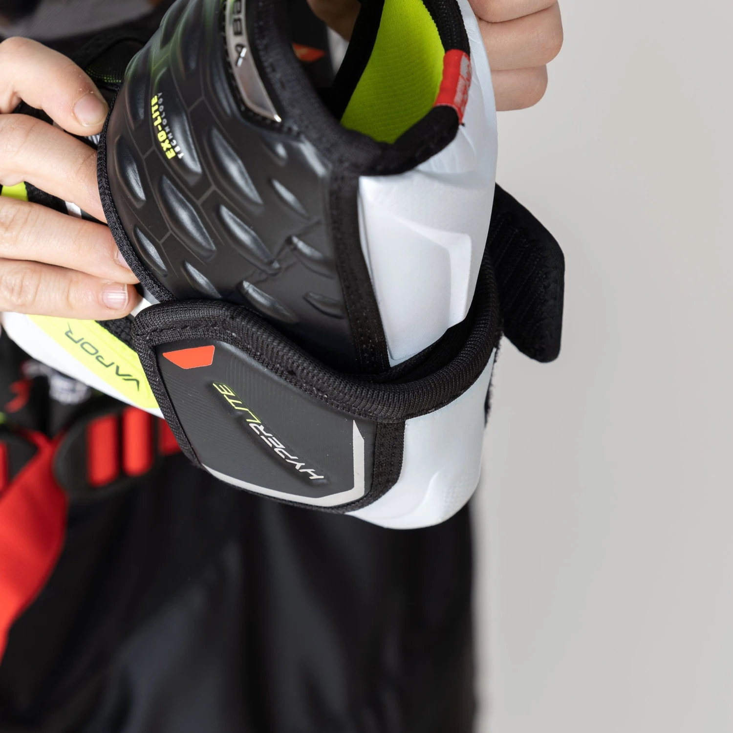 Bauer Vapor Hyperlite Junior Hockey Elbow Pads 7 Bauer Vapor Hyperlite Junior Hockey Elbow Pads - Image 5