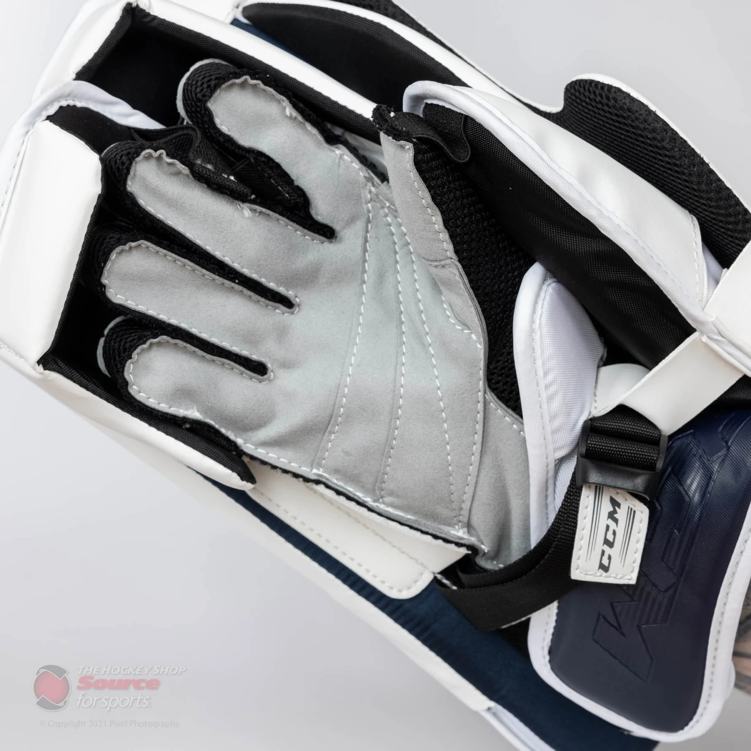 CCM Extreme Flex E5.9 Intermediate Goalie Blocker 12 CCM Extreme Flex E5.9 Intermediate Goalie Blocker - Image 10