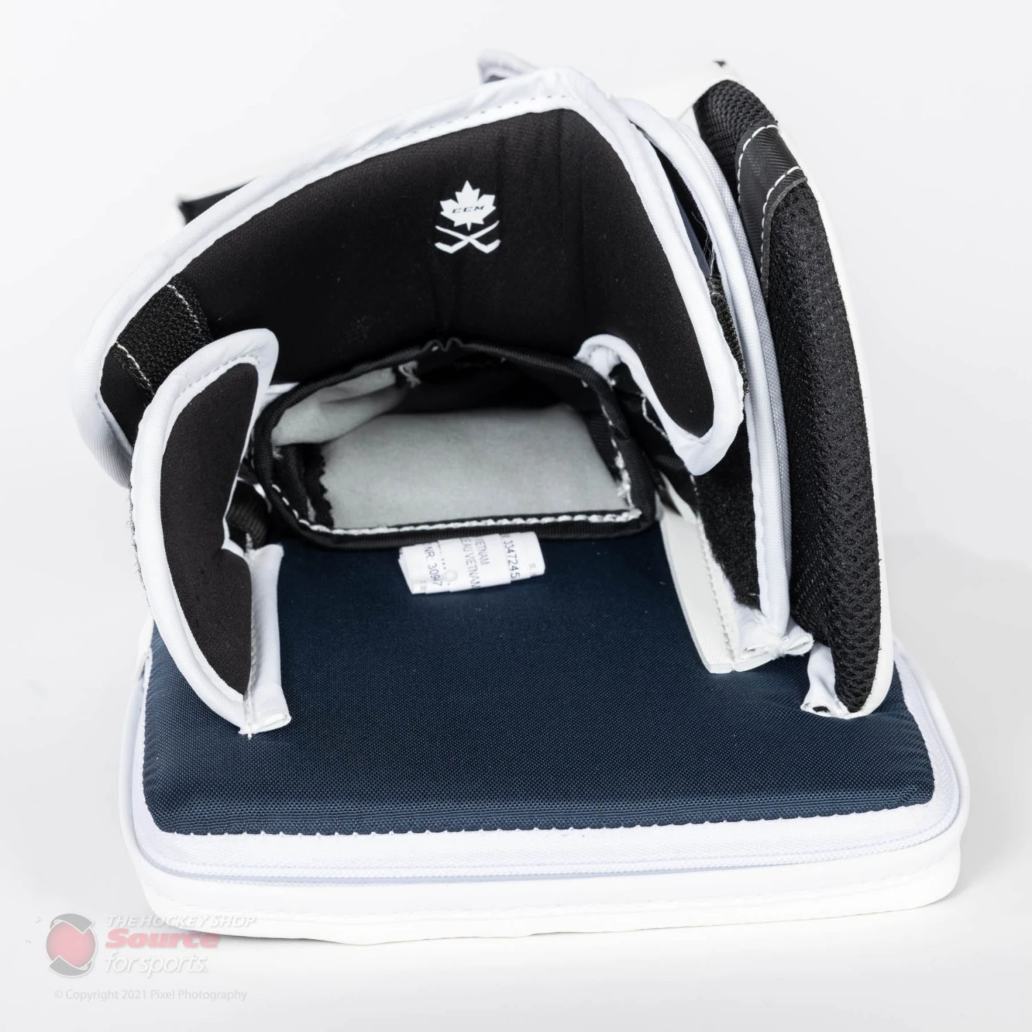 CCM Extreme Flex E5.9 Intermediate Goalie Blocker 15 CCM Extreme Flex E5.9 Intermediate Goalie Blocker - Image 13