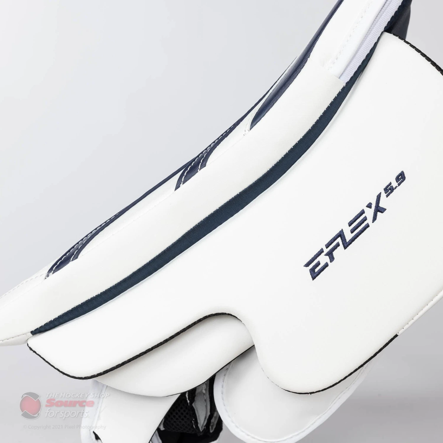 CCM Extreme Flex E5.9 Intermediate Goalie Blocker 8 CCM Extreme Flex E5.9 Intermediate Goalie Blocker - Image 6