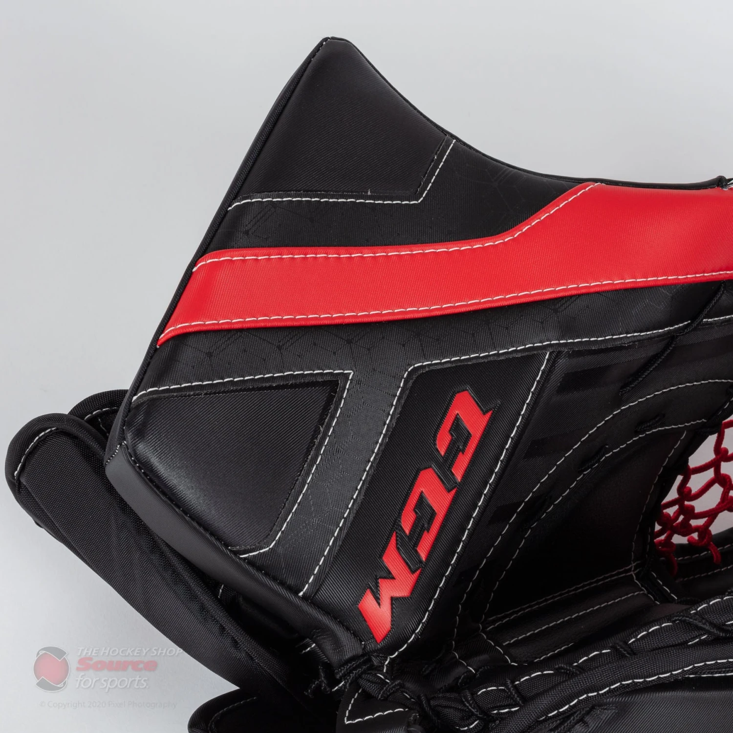 CCM Axis Senior Goalie Catcher - 600 Break Angle 5 CCM Axis Senior Goalie Catcher - 600 Break Angle - Image 3