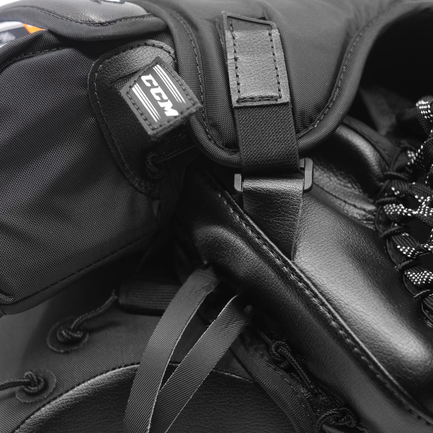 CCM Extreme Flex 5 Senior Goalie Catcher - 580 Break Angle 9 CCM Extreme Flex 5 Senior Goalie Catcher - 580 Break Angle - Image 7