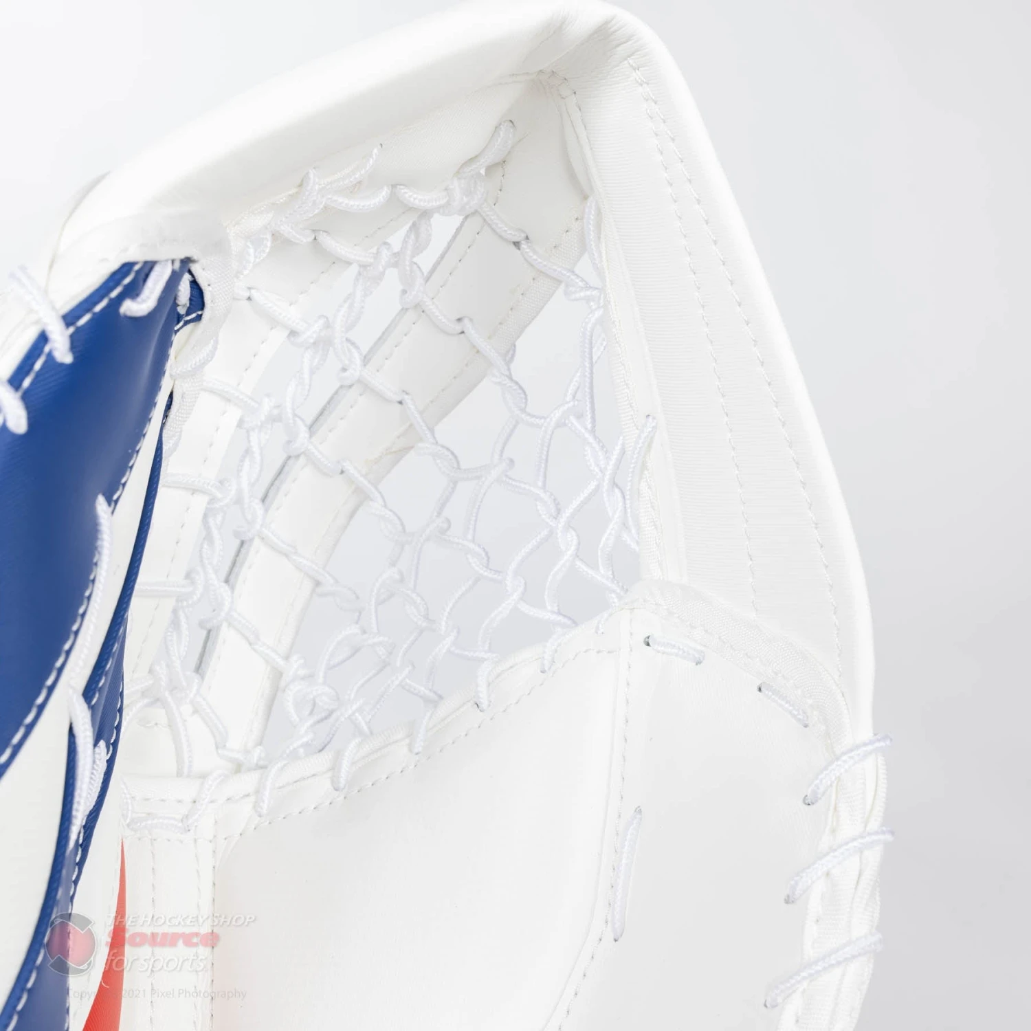 CCM Extreme Flex E5.5 Senior Goalie Catcher 5 CCM Extreme Flex E5.5 Senior Goalie Catcher - Image 3