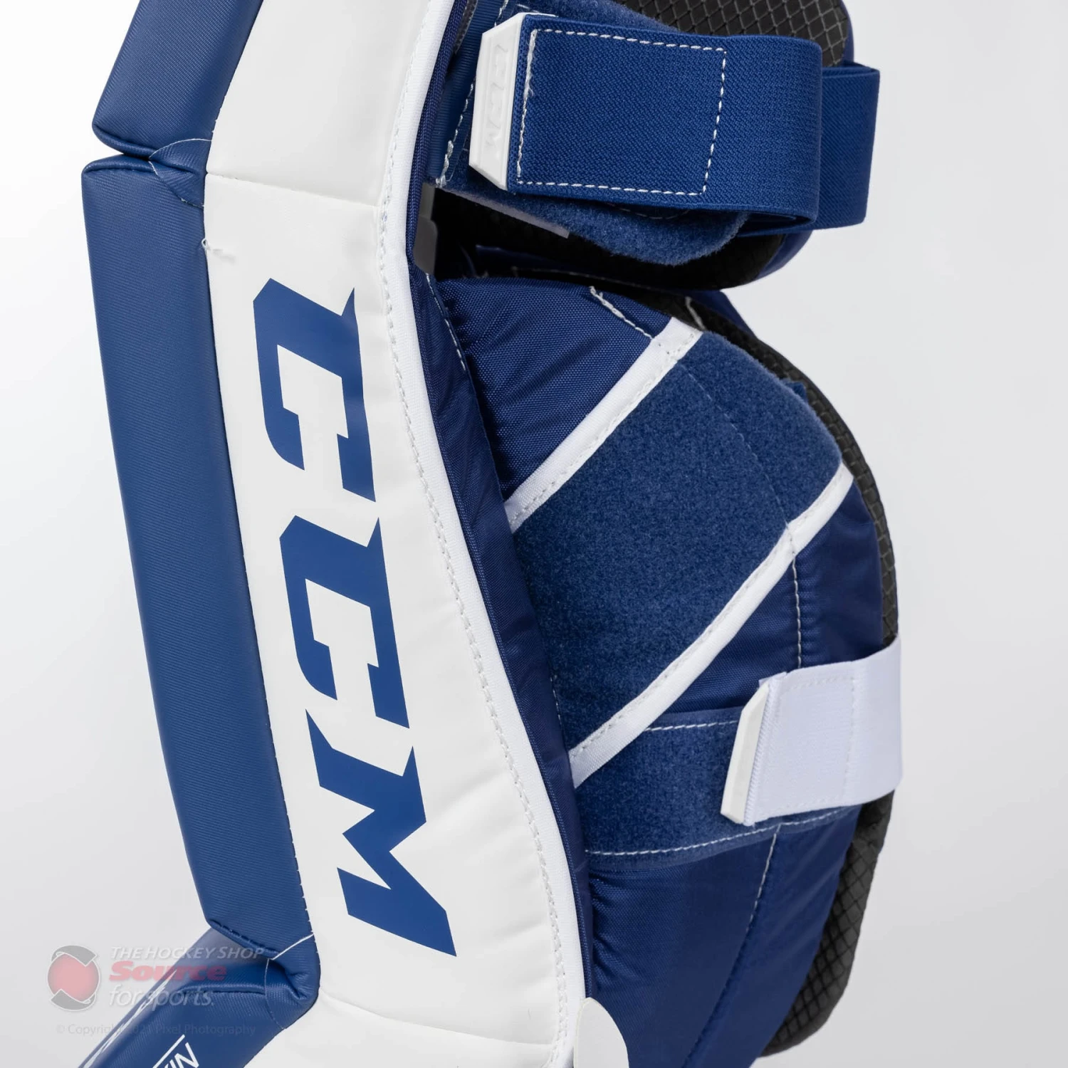 CCM Extreme Flex E5.5 Junior Goalie Leg Pads 12 CCM Extreme Flex E5.5 Junior Goalie Leg Pads - Image 10