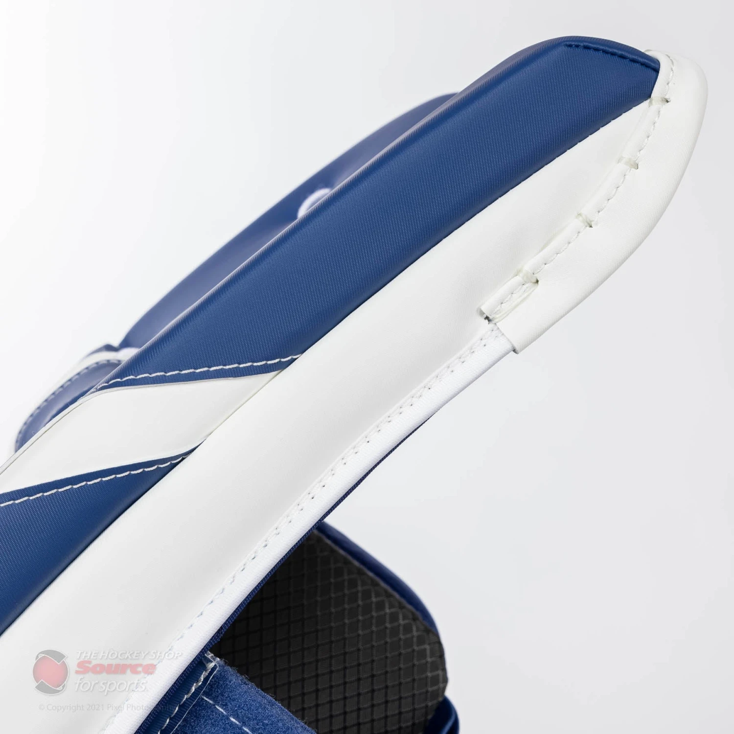 CCM Extreme Flex E5.5 Junior Goalie Leg Pads 9 CCM Extreme Flex E5.5 Junior Goalie Leg Pads - Image 7