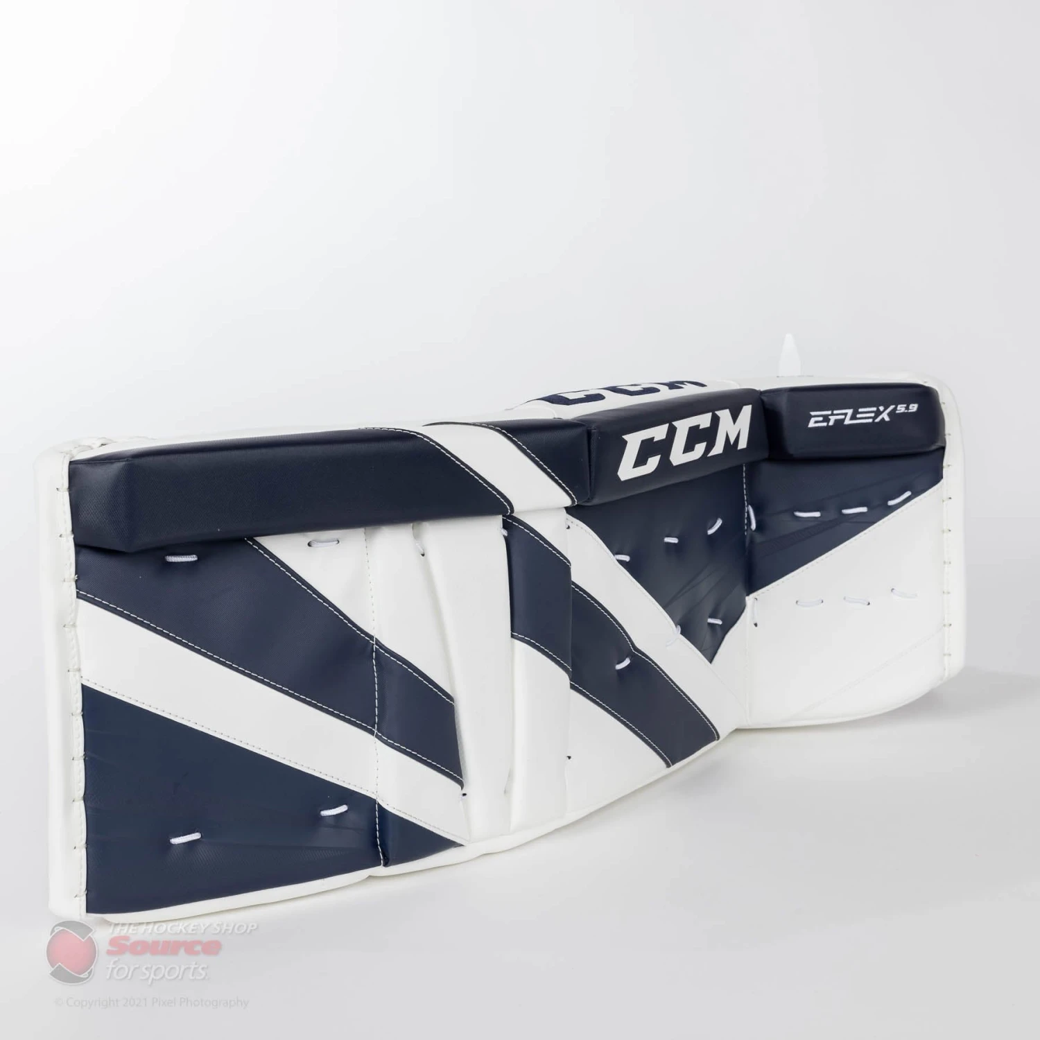 CCM Extreme Flex E5.9 Intermediate Goalie Leg Pads 4 CCM Extreme Flex E5.9 Intermediate Goalie Leg Pads - Image 2