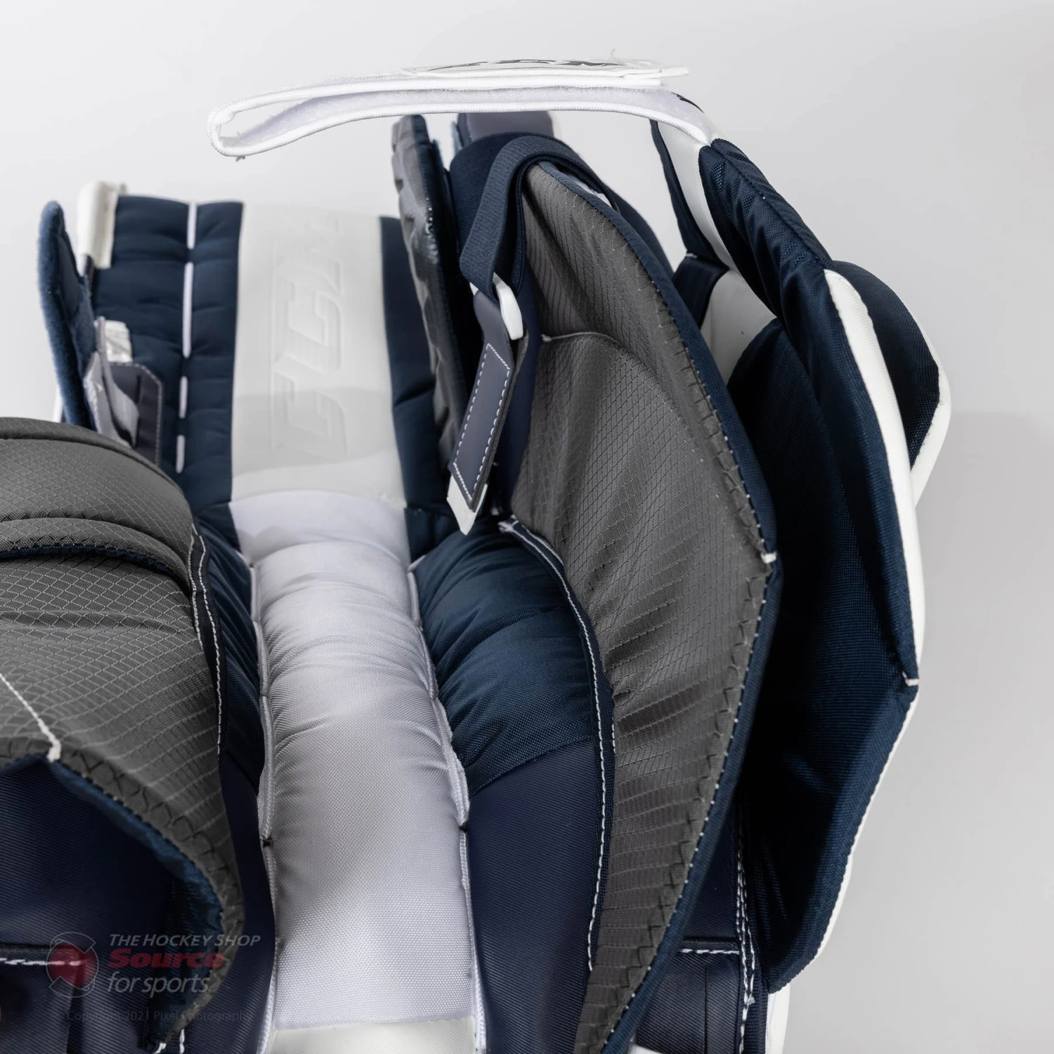 CCM Extreme Flex E5.9 Intermediate Goalie Leg Pads 20 CCM Extreme Flex E5.9 Intermediate Goalie Leg Pads - Image 18