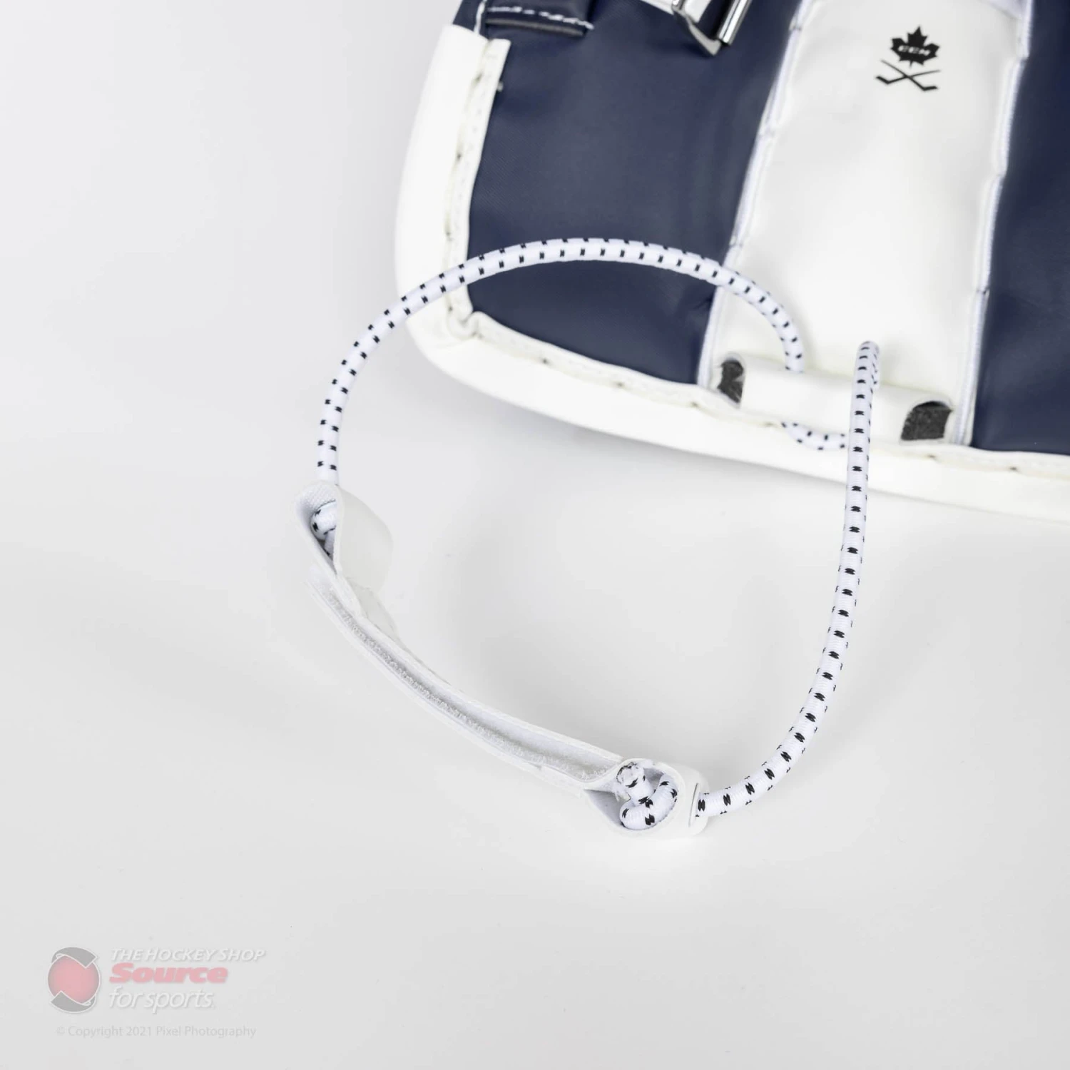 CCM Extreme Flex E5.9 Intermediate Goalie Leg Pads 18 CCM Extreme Flex E5.9 Intermediate Goalie Leg Pads - Image 16