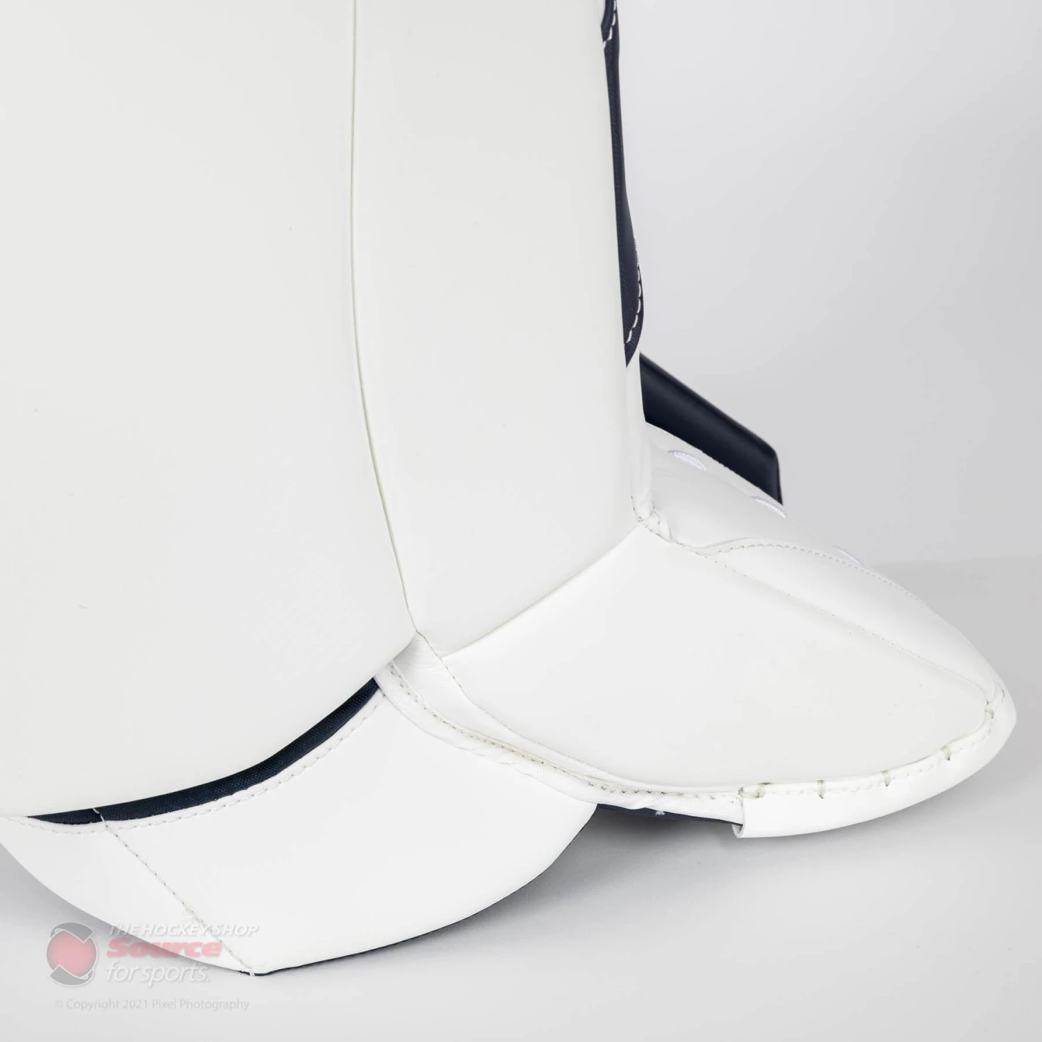 CCM Extreme Flex E5.9 Intermediate Goalie Leg Pads 13 CCM Extreme Flex E5.9 Intermediate Goalie Leg Pads - Image 11