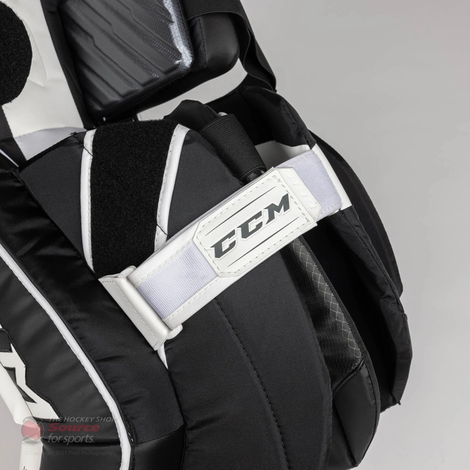 CCM Extreme Flex E5.9 Intermediate Goalie Leg Pads - Source Exclusive 12 CCM Extreme Flex E5.9 Intermediate Goalie Leg Pads - Source Exclusive - Image 10