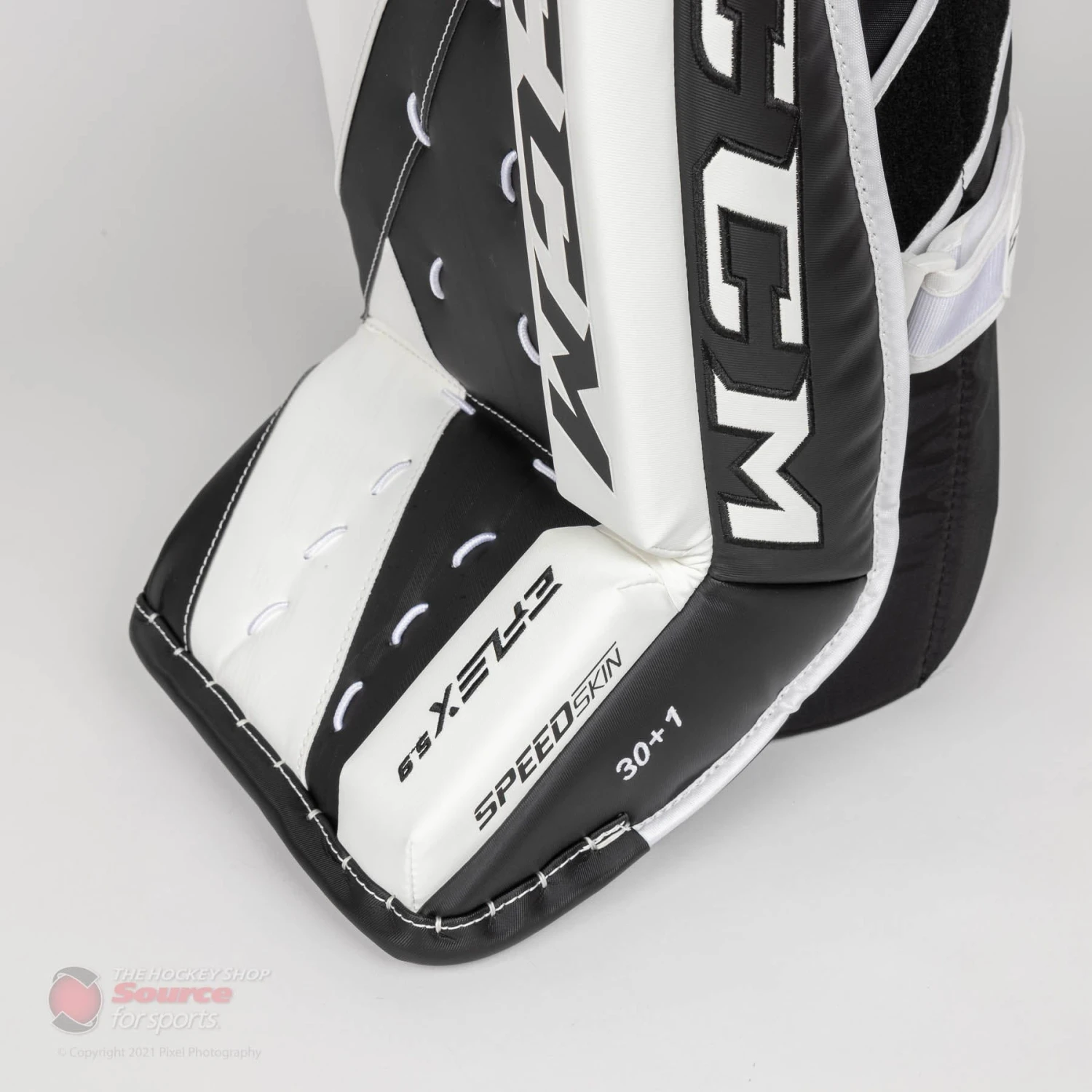 CCM Extreme Flex E5.9 Intermediate Goalie Leg Pads - Source Exclusive 7 CCM Extreme Flex E5.9 Intermediate Goalie Leg Pads - Source Exclusive - Image 5