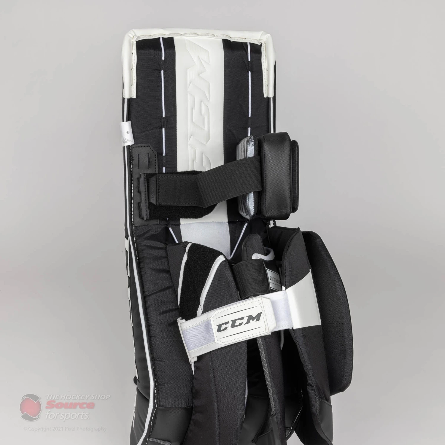 CCM Extreme Flex E5.9 Intermediate Goalie Leg Pads - Source Exclusive 6 CCM Extreme Flex E5.9 Intermediate Goalie Leg Pads - Source Exclusive - Image 4
