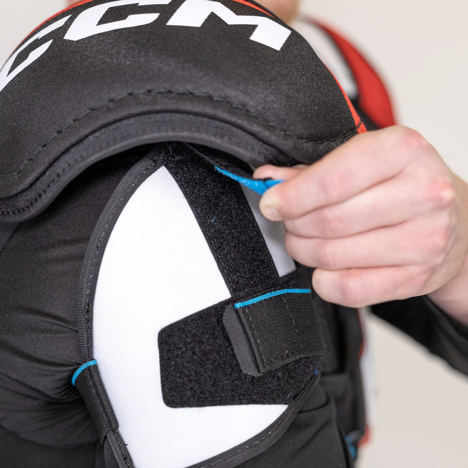 CCM Jetspeed FT680 Senior Hockey Shoulder Pads 11 CCM Jetspeed FT680 Senior Hockey Shoulder Pads - Image 9