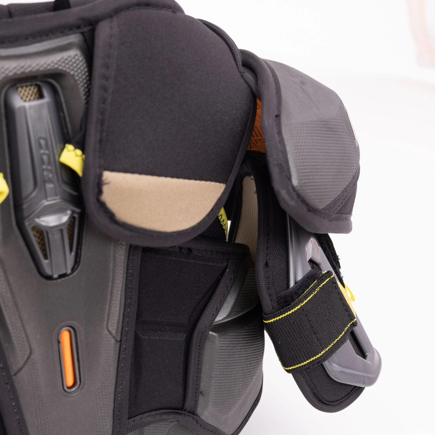 CCM Tacks AS-V Pro Junior Hockey Shoulder Pads 8 CCM Tacks AS-V Pro Junior Hockey Shoulder Pads - Image 6