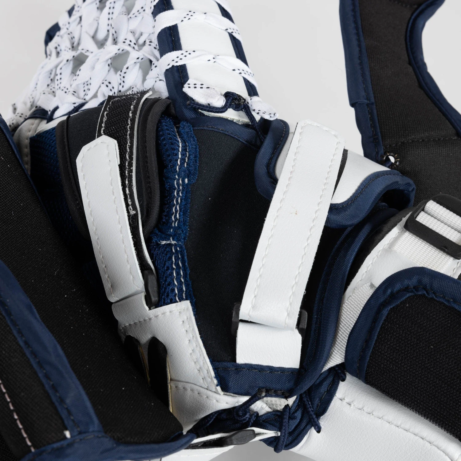 Vaughn Ventus SLR3 Pro Carbon Senior Goalie Catcher 14 Vaughn Ventus SLR3 Pro Carbon Senior Goalie Catcher - Image 12